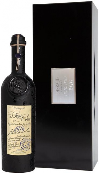 Коньяк Lheraud Cognac 1976 Bons Bois 0.7 wood gift pack – Леро Коньяк 1976 Бон Буа 0.7