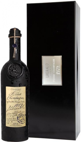 Коньяк Lheraud Cognac 1972 Petite Champagne 0.7 wood gift pack – Леро Коньяк 1972 Пти Шампань 0.7 л в деревянной подарочной упаковке