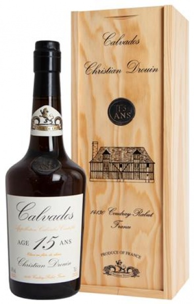 Кальвадос Christian Drouin Calvados 15 ans 0.7 wood gift box – Кристиан Друэн Кальвадос 15 анс 0.7 л в деревянной упаковке