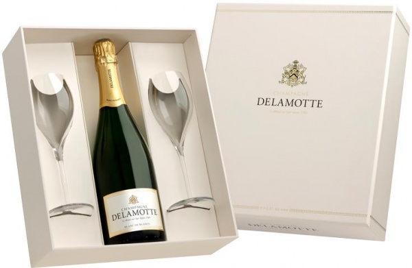 Шампанское Delamotte Сhampagne Blanc de Blancs 0.75 wiht 2 glasses gift pack – Деламот Шампань Блан де Блан 0.75 л в подарочной упаковке с 2мя бокалами