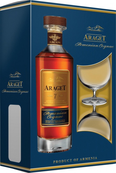 Коньяк ”Araget” 7 Years Old, gift box with 2 glasses – Коньяк Арагет 7 лет в П/У с двумя бокалами